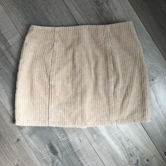 Women’s corduroy skirt, size large - Picture 4 of 6